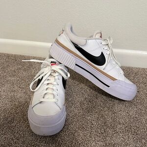 Nike Women's Court Legacy Lift